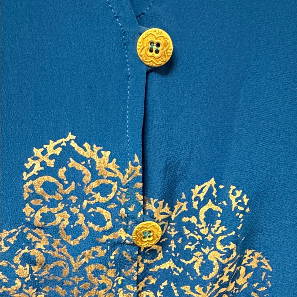 Diane Gilman Royal Blue Top with Gold Medallion Print 100% silk - Picture 6 of 6